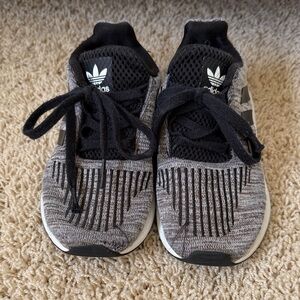 10.5K boys adidas sneakers
